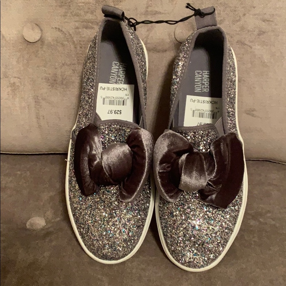 COPY - NWT Harper canyon girls bow sneaker size 2